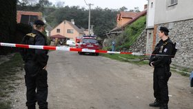 Hasiči evakuovali 15. září v obci Strachotín na Břeclavsku obyvatele necelé desítky rodinných domů.