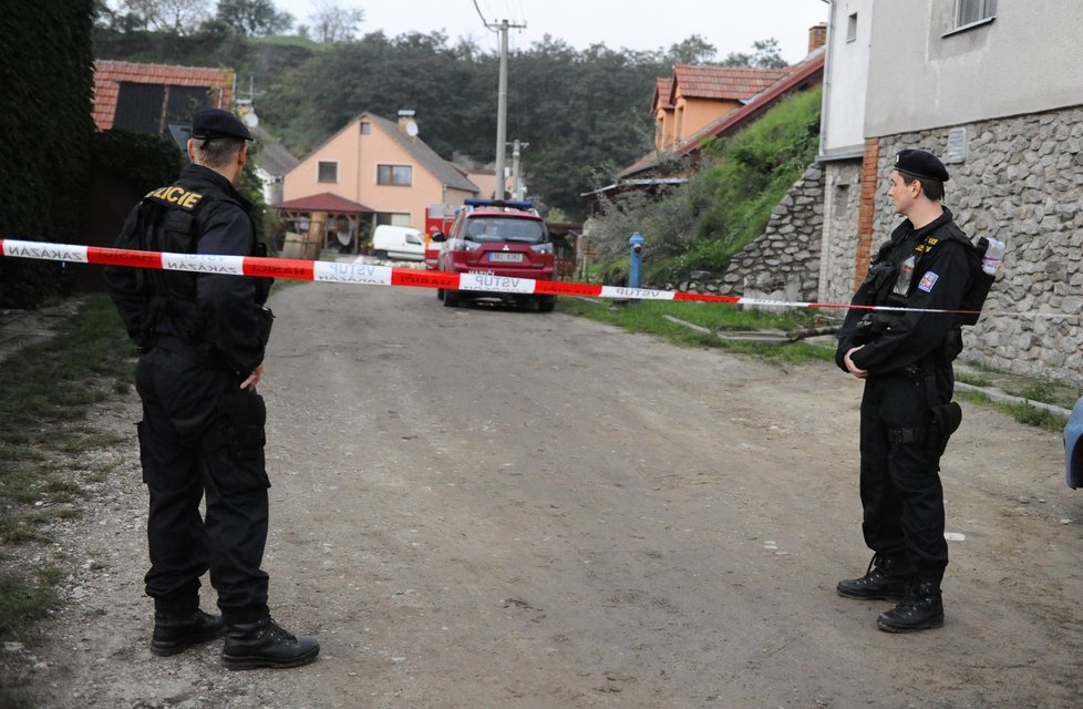 Hasiči evakuovali 15. září v obci Strachotín na Břeclavsku obyvatele necelé desítky rodinných domů.