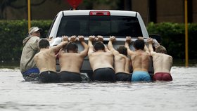 Hurikán Harvey s sebou přinesl hrozivé povodně