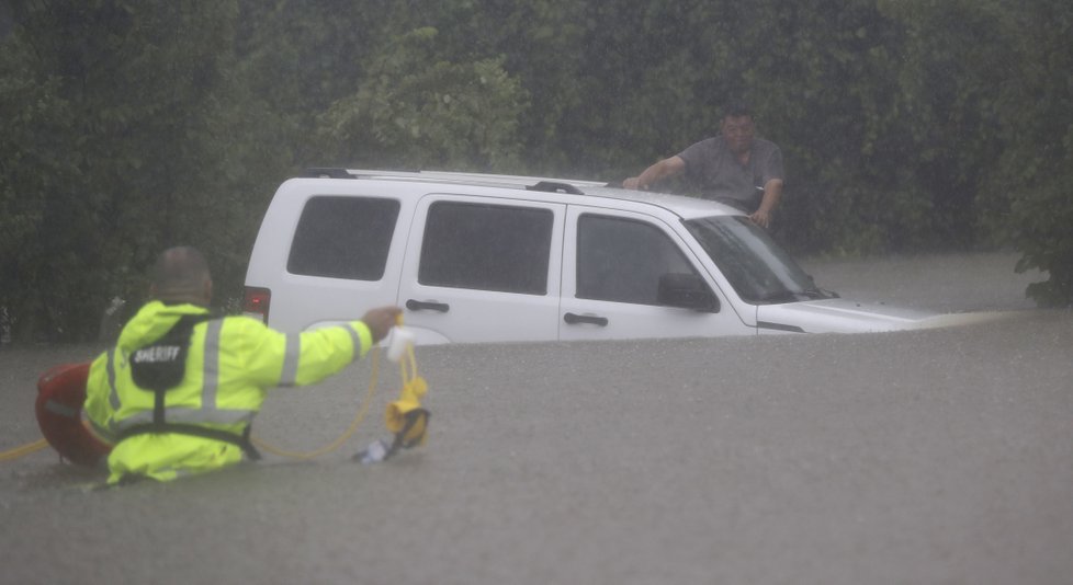 Hurikán Harvey s sebou přinesl hrozivé povodně