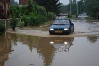 Voda zaplavila na Žďársku domy a silnice