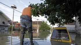 Ničivé záplavy na Balkáně: Počasí se umoudřilo, velká voda zůstala