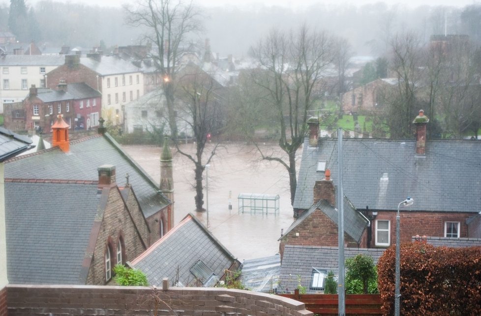 Povodně ve městě Appleby v hrabství Cumbria v severozápadní Anglii.