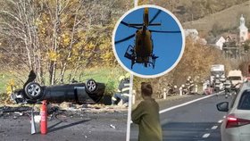 U Povrlů na Ústecku zemřela žena po čelním střetu dvou aut.