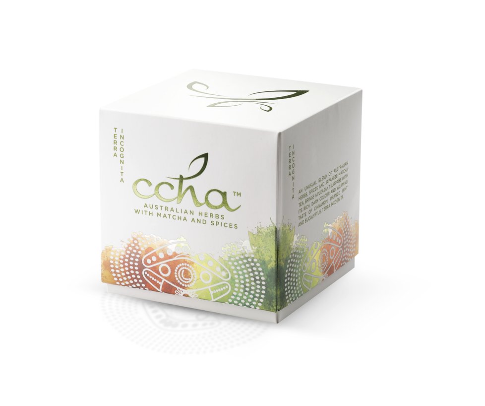 Povzbuzující čaj Terra Incognita z australských bylin, koření a japonského čaje matcha, 389 Kč, CCHA Voyage, koupíte na https://eshop.cchatea.com  nebo v CIPA Store.