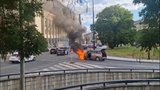 U Národního muzea hořelo auto! Řidič vyvázl bez zranění