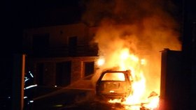 Když do Křtin přijeli hasiči z Jedovnic, auto už bylo celé v plamenech