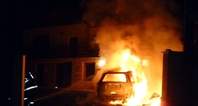 Když do Křtin přijeli hasiči z Jedovnic, auto už bylo celé v plamenech