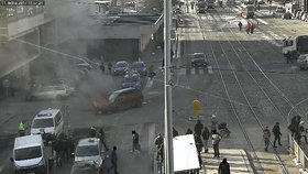 Auto u brněnského nádraží začalo hořet krátce před polednem. O teroristický čin se nejednalo.