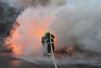 Komplikovaný zásah hasičů: Požár na letišti v Brně