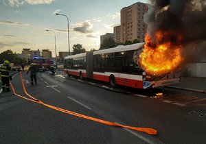 Požár autobusu MHD v pražském Kamýku. (26. červenec 2023)