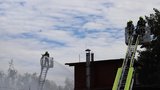 Velký požár v Běchovicích. Oheň postihl autoservis v průmyslové lokalitě