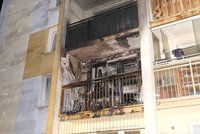 V Ostravě hořel balkon zarovnaný harampádím: 12 lidí muselo z domu