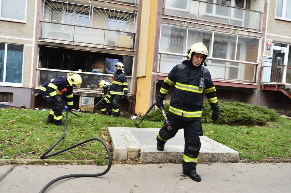 Ve Vašátkově ulici hořel balkon.