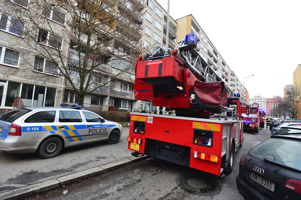 Ve Vašátkově ulici hořel balkon.