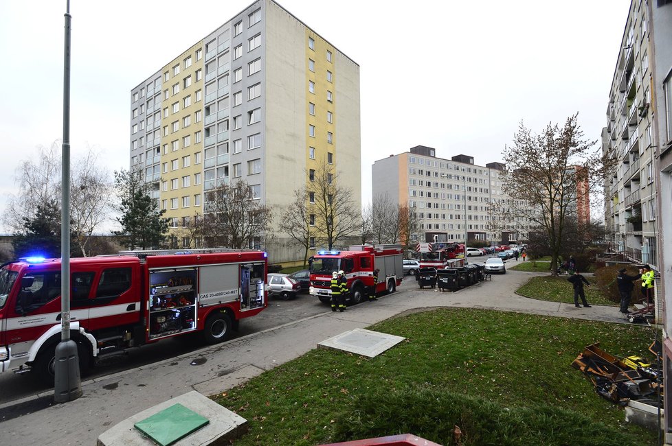 Ve Vašátkově ulici hořel balkon.