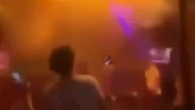 Požár v baru Le Constellation zabil 40 lidí.