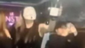 Požár měly způsobit prskavky na šampaňském.