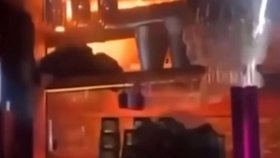 Požár v baru Le Constellation zabil 40 lidí.