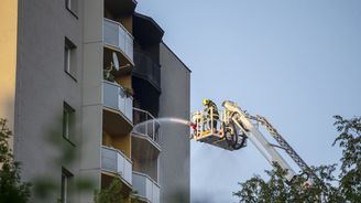 Při požáru paneláku v Bohumíně zemřelo 11 lidí. Někteří se snažili zachránit skokem z okna 