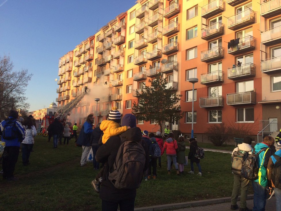 Hasiči zasahovali ve čtvrtek odpoledne u požáru bytu v paneláku v Břeclavi.