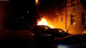 Požár tří aut v Brně způsobil škodu přes milion korun.