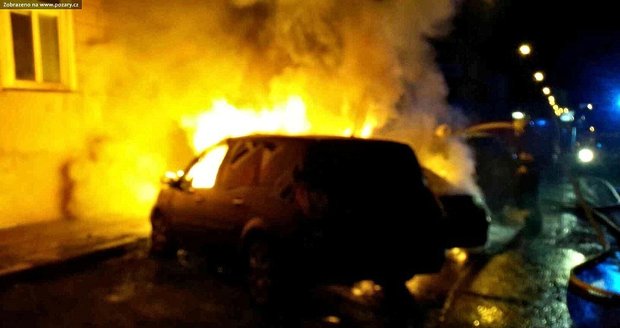 Požár tří aut v Brně způsobil škodu přes milion korun.