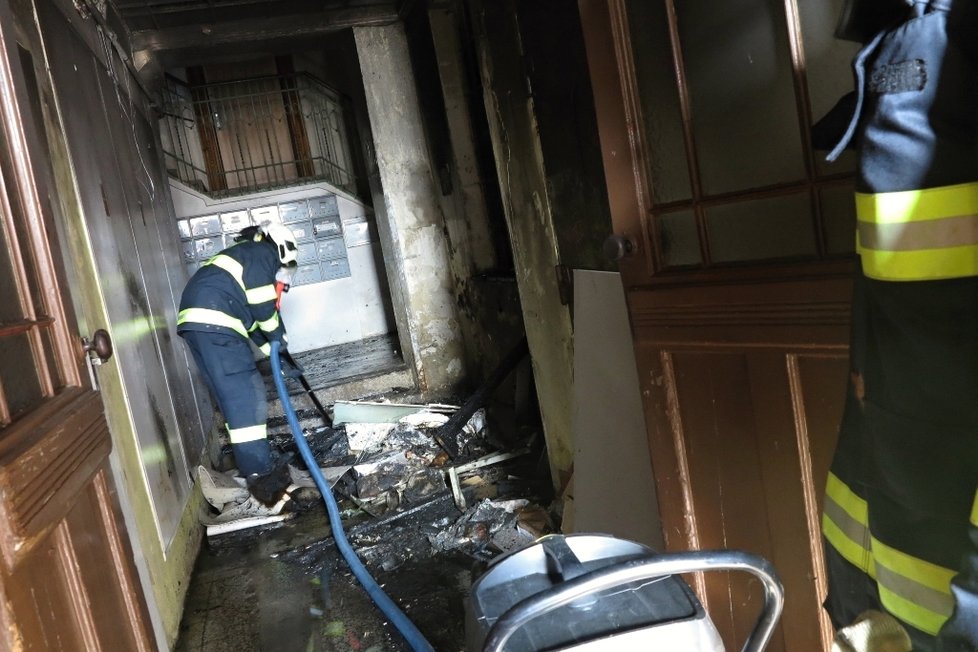 Brněnští hasiči dnes zasahovali u požáru v ulici Křenová.