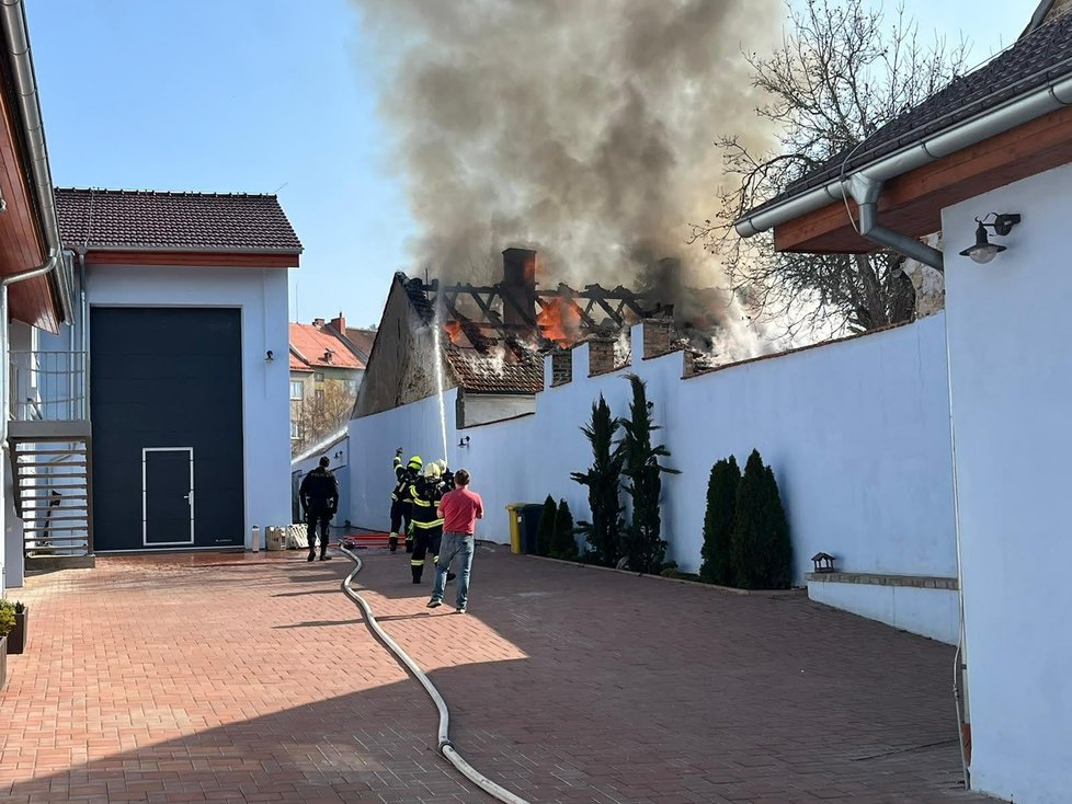 V pátek 25. března 2022 shořela střecha rodinného domu v brněnských Židenicích.