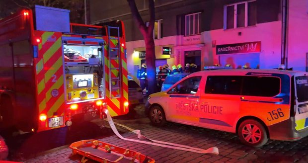 Požár v hostelu vyhnal 60 lidí na ulici! V péči záchranářů skončil jeden z nich Požár v hostelu vyhnal 60 lidí na ulici! V péči záchranářů skončil jeden z nich
