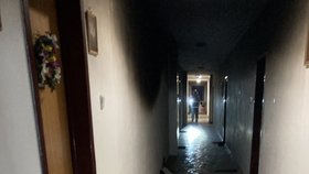 Při požáru bylo evakuováno 14 osob.