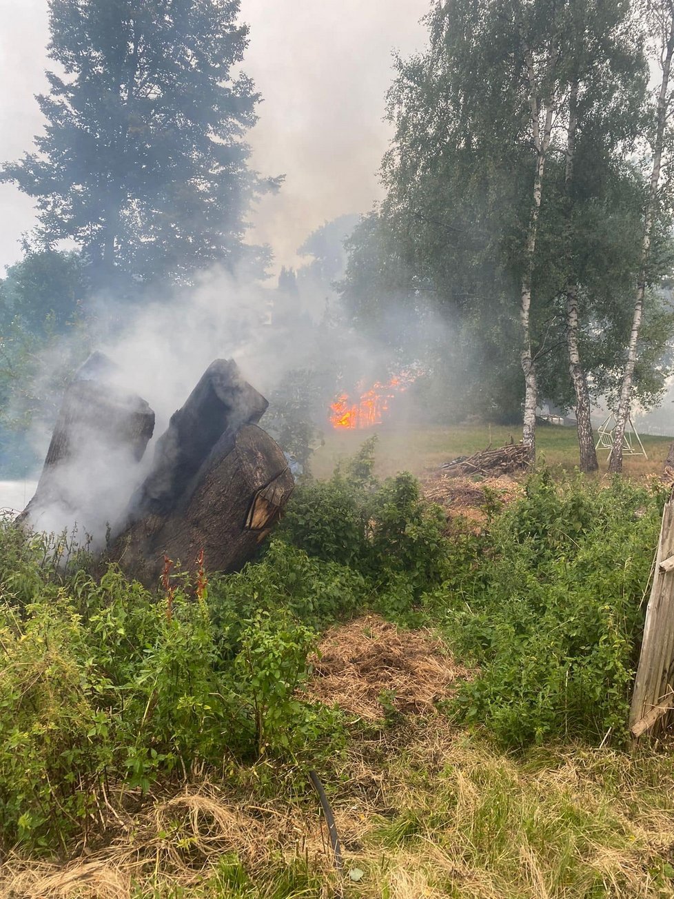 Ničivý požár v obci Mezná. (26.7.2022)