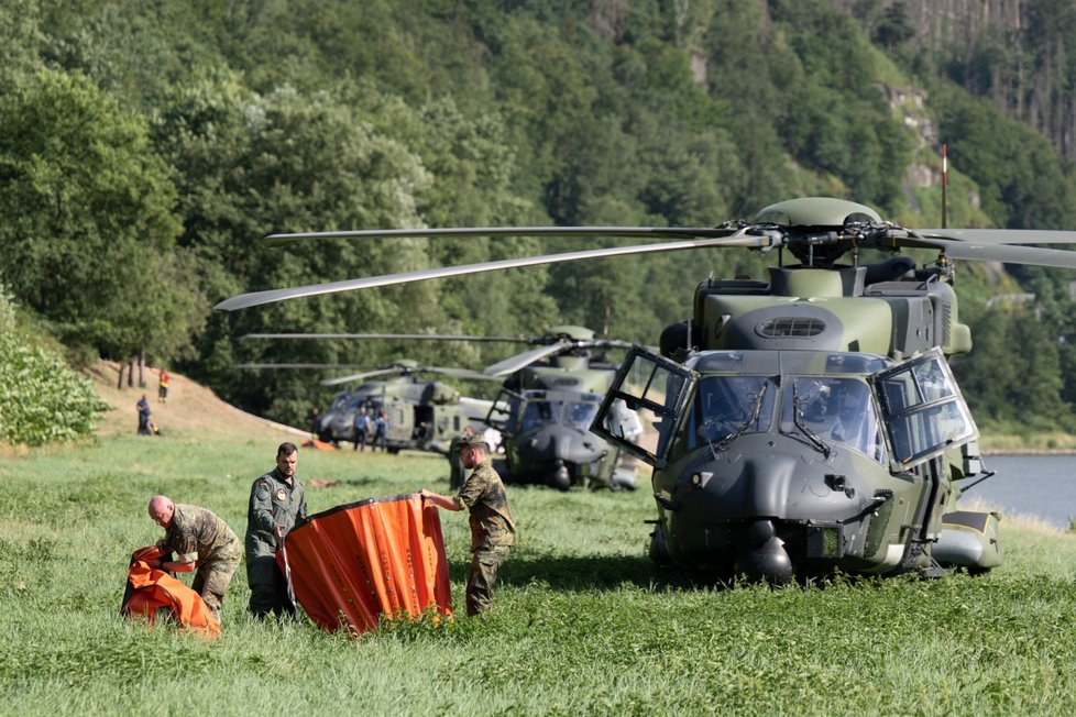 Požár v národním parku: Hoří i v Saském Švýcarsku. Pomáhají armádní vrtulníky. (26.7.2022)