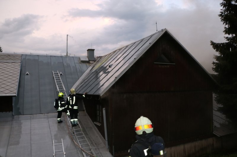 Požár chaty v Horních Lysečinách v Krkonoších
