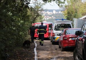 V chatové osadě našli při požáru chaty mrtvé tělo.