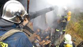 Na místě požáru zasahovali hasiči více než hodinu