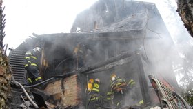Na místě požáru zasahovali hasiči více než hodinu