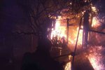 Hasiči v noci likvidovali požár v zahrádkářské kolonii v brněnské Lesné. Chatku zapálili bezdomovci, kteří v ní přebývali.