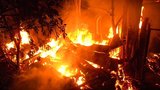 Hasiči bojovali s ohněm marně, chatka lehla popelem