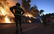 Další ohnivé peklo na jihu Chorvatska: Lidé prchali ve člunech!
