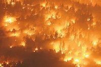 Požár v Chorvatsku odřízl Čechům cestu
