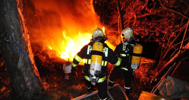 Na Znojemsku zapálil muž (24) dům s příbuznou! Před policií prchl do lesa, jedl sníh a šípky