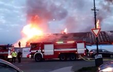 Drážní budovu zapálil v Nymburce žhář: Plameny šlehaly u sídliště!