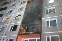 Noční požár v paneláku v Děčíně: 30 lidí muselo do hotelu a k příbuzným