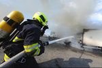 Pražští hasiči likvidovali požár nákladního auta v Malešicích.
