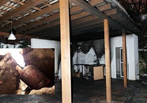 Požár poničil zahradní domek s pergolou ve vnitrobloku u centra Plzně.
