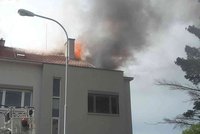 Ranní požár za milion: Plameny v Žabovřeskách sežehly střechu