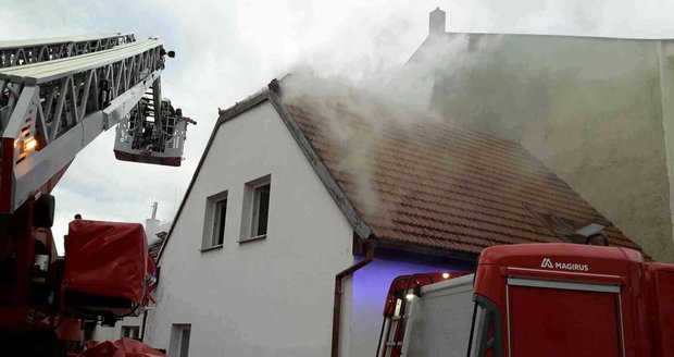 Výbuch v domě ve Šlapanicích: Milionová škoda, majitel skončil v nemocnici