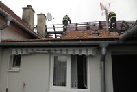 Svíčka v koupelně a třetí velký požár o Vánocích na jihu Moravy: Hasiči nabádají k opatrnosti