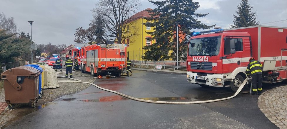 Při tragickém požáru domu v Troubsku na Brněnsku zemřel senior. Příčinu ohně zjišťují kriminalisté.